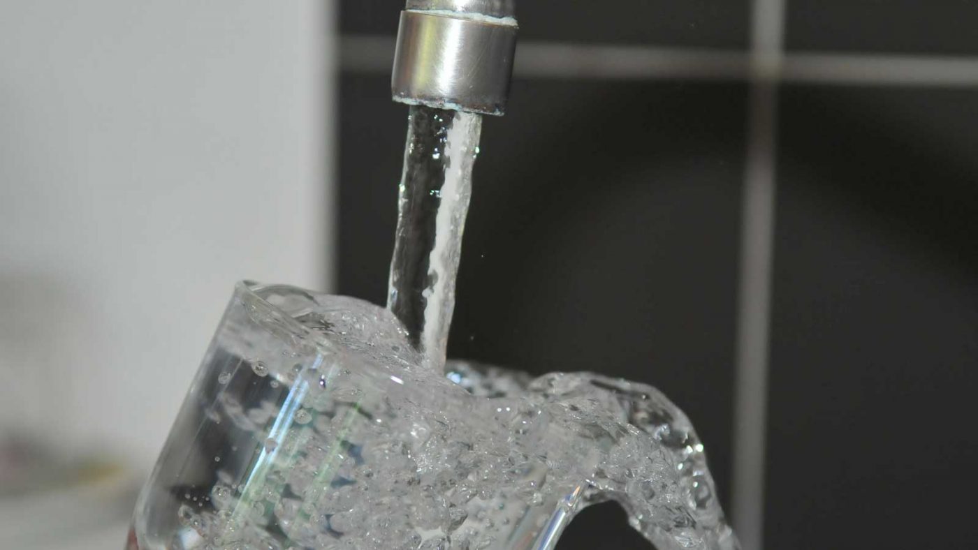 faucet running water